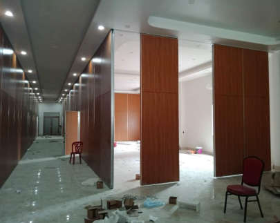 Quy Trình Thi Công Vách Ngăn PVC Chuyên Nghiệp – Hiện Đại