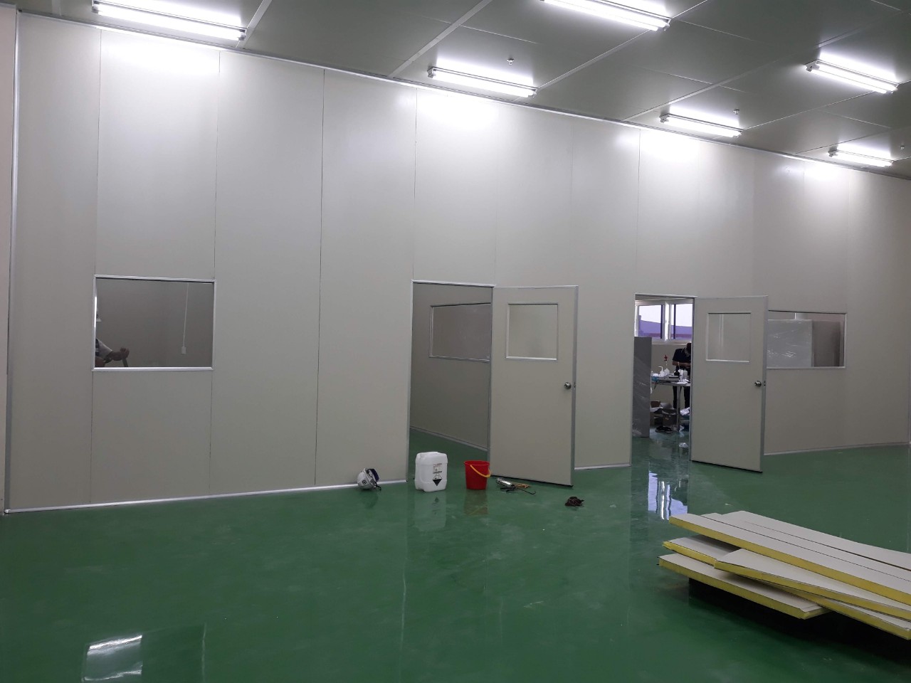 THI CÔNG VÁCH NGĂN VĂN PHÒNG CÔNG TY TẠI QUẬN TÂN BÌNH