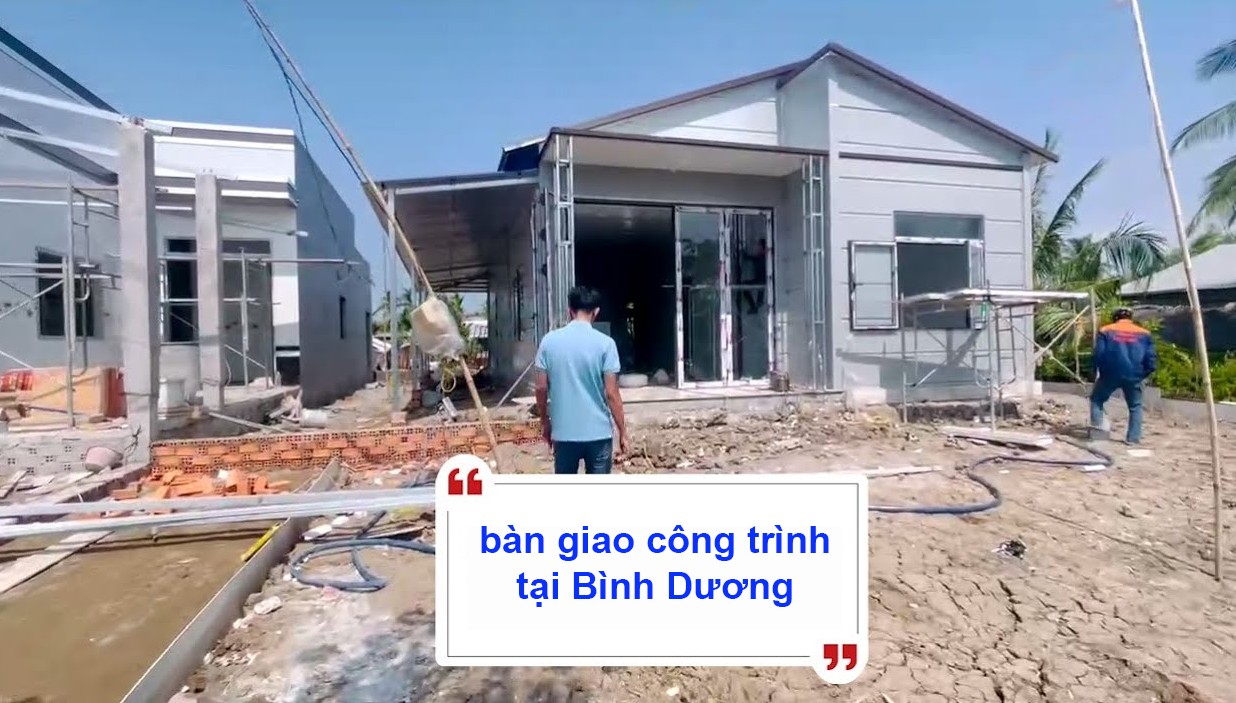 bàn giao công trình tại Bình Dương – chụp chung với chủ trọ