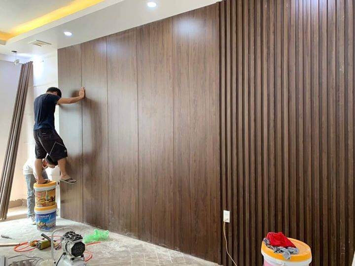 vách ngăn nhựa giả gỗ