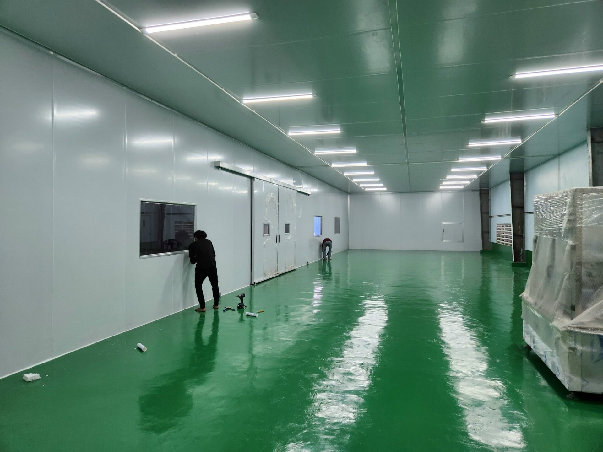 Thi Công Panel Phòng Sạch Sản Xuất Bao Bì Hoàng Long | Giải Pháp Chuẩn GMP