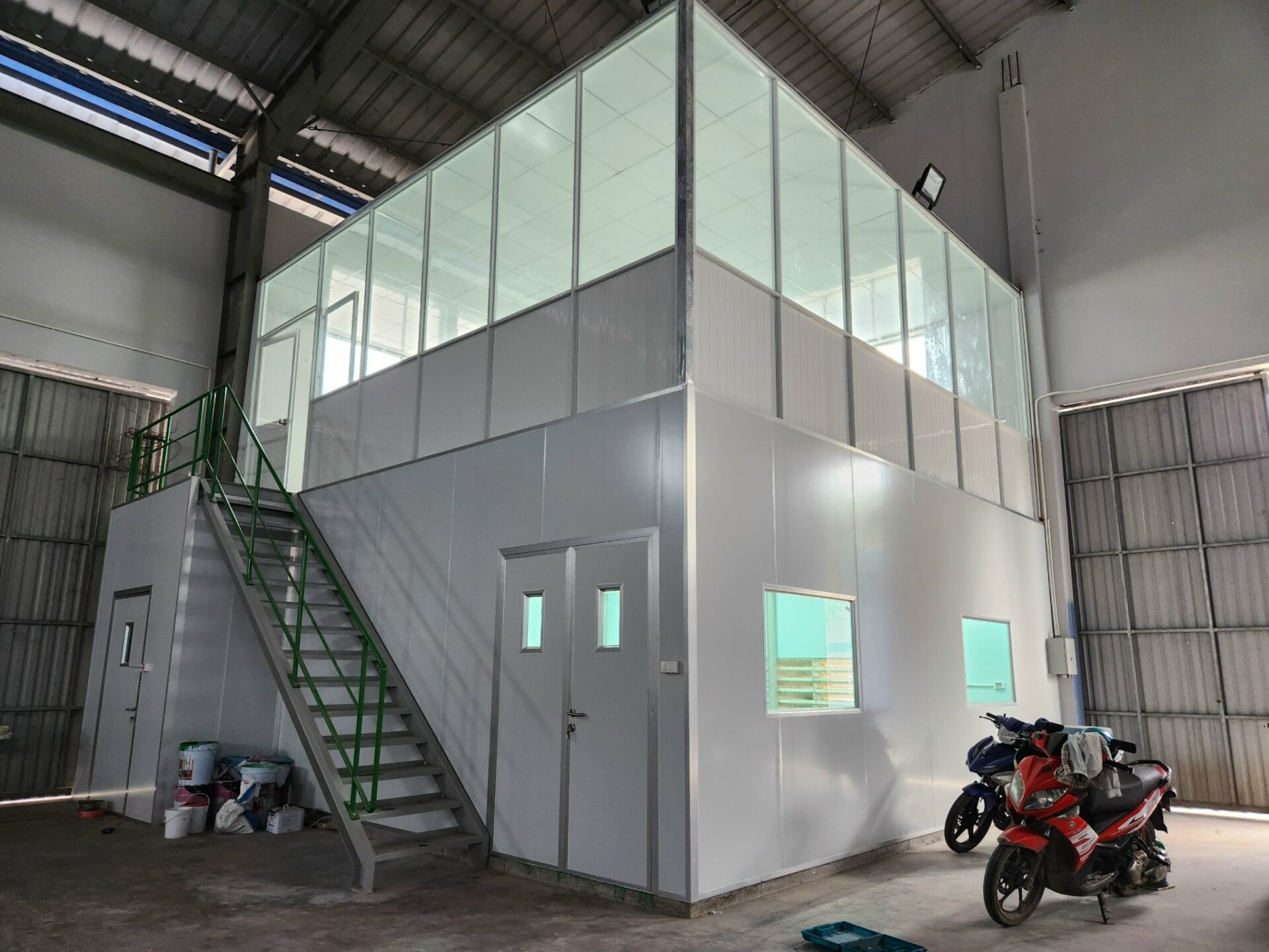 Thi Công Panel Phòng Sạch Sản Xuất Bao Bì Hoàng Long | Giải Pháp Chuẩn GMP