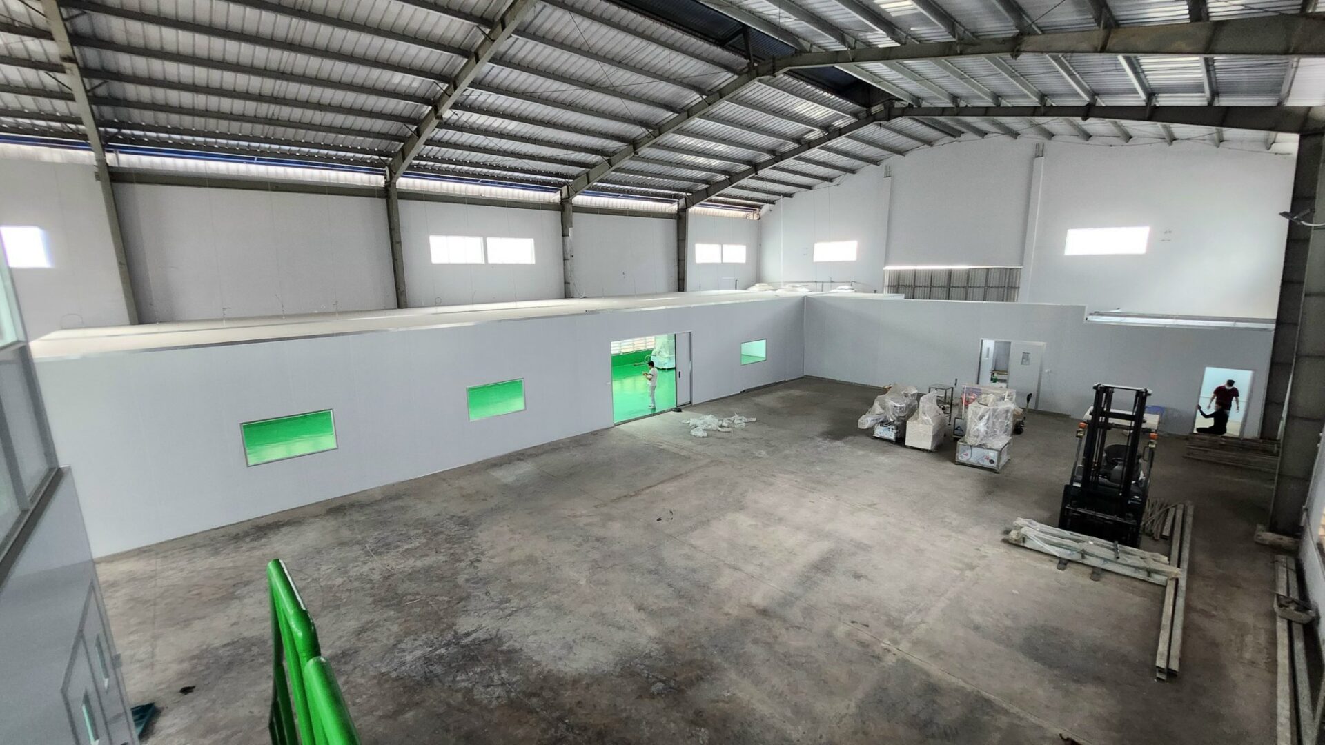 Thi Công Panel Phòng Sạch Sản Xuất Bao Bì Hoàng Long | Giải Pháp Chuẩn GMP