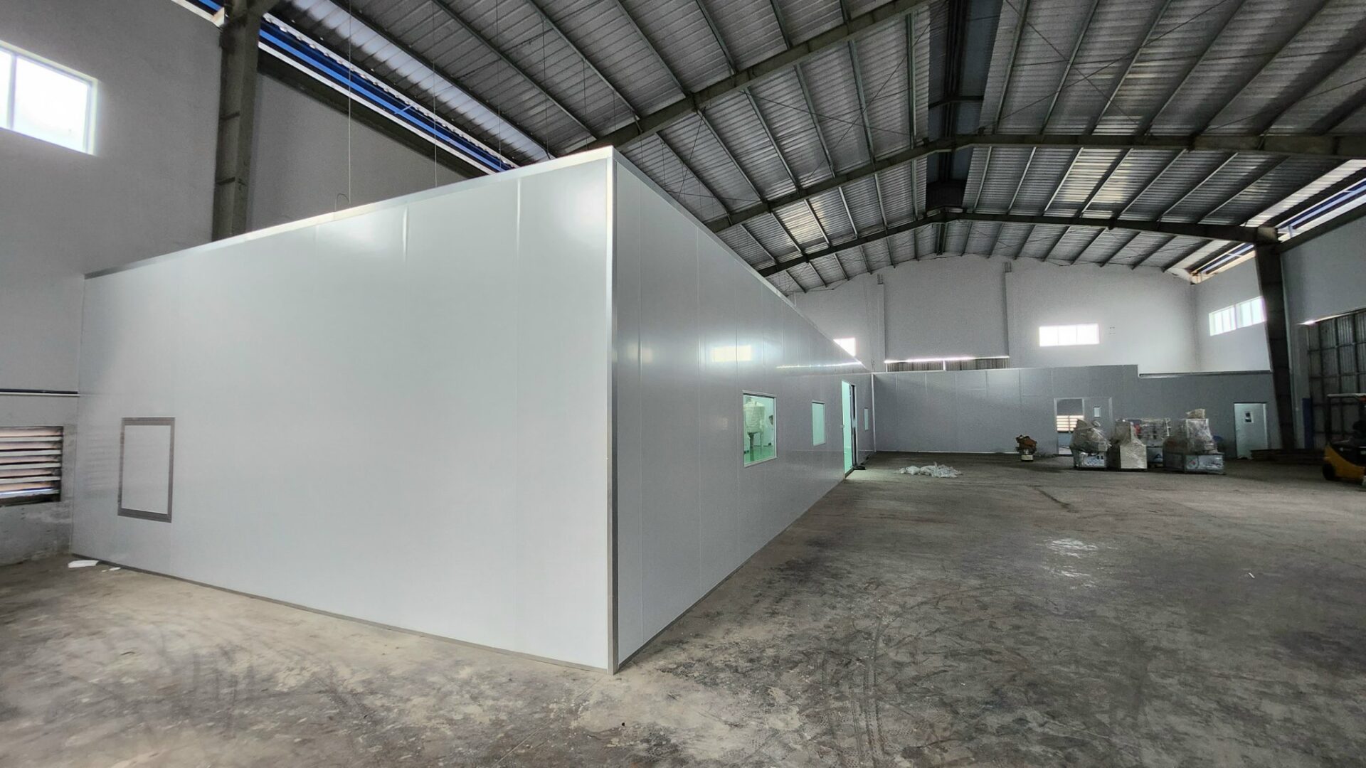 Thi Công Panel Phòng Sạch Sản Xuất Bao Bì Hoàng Long | Giải Pháp Chuẩn GMP