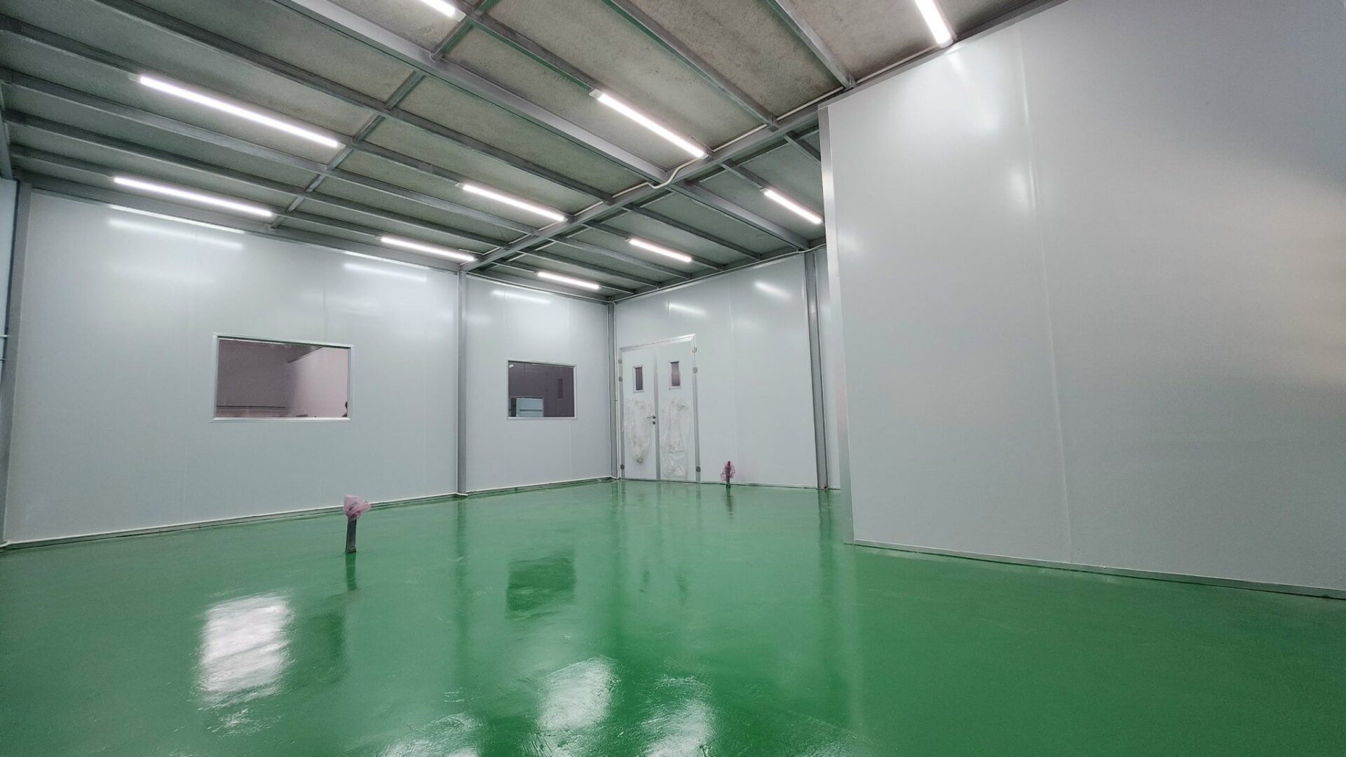 Thi Công Panel Phòng Sạch Sản Xuất Bao Bì Hoàng Long | Giải Pháp Chuẩn GMP