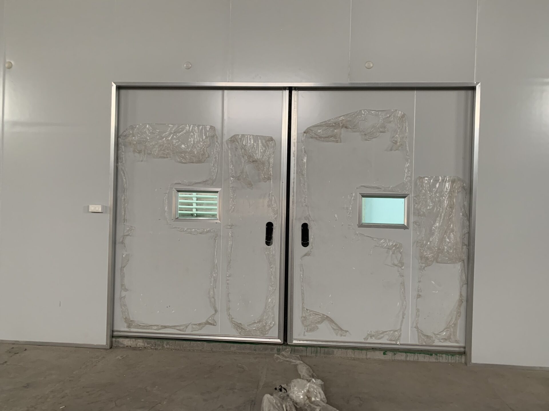 Thi Công Panel Phòng Sạch Sản Xuất Bao Bì Hoàng Long | Giải Pháp Chuẩn GMP