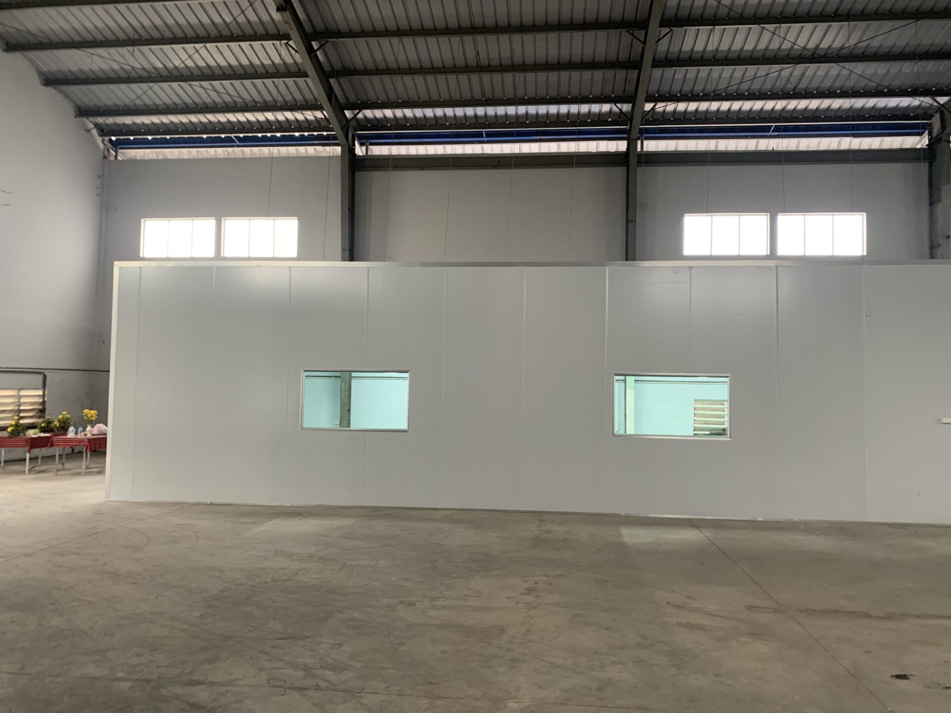 Thi Công Panel Phòng Sạch Sản Xuất Bao Bì Hoàng Long | Giải Pháp Chuẩn GMP